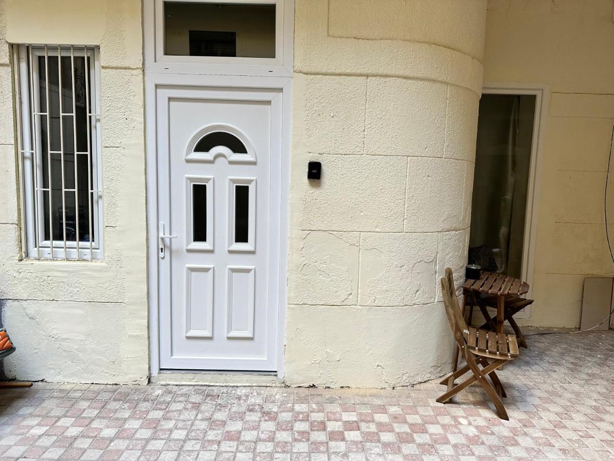 Silence In Centre Apartment